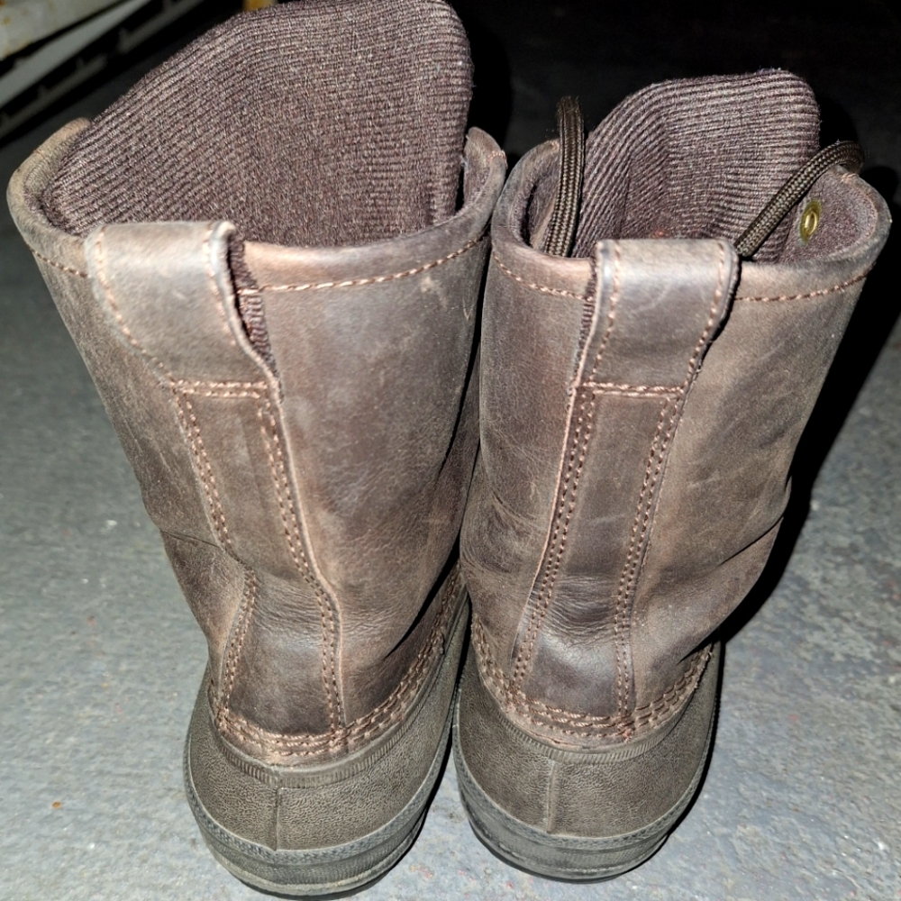 UGG | Men's Yucca Waterproof Boot - Stout Leather - Picture 11 of 15